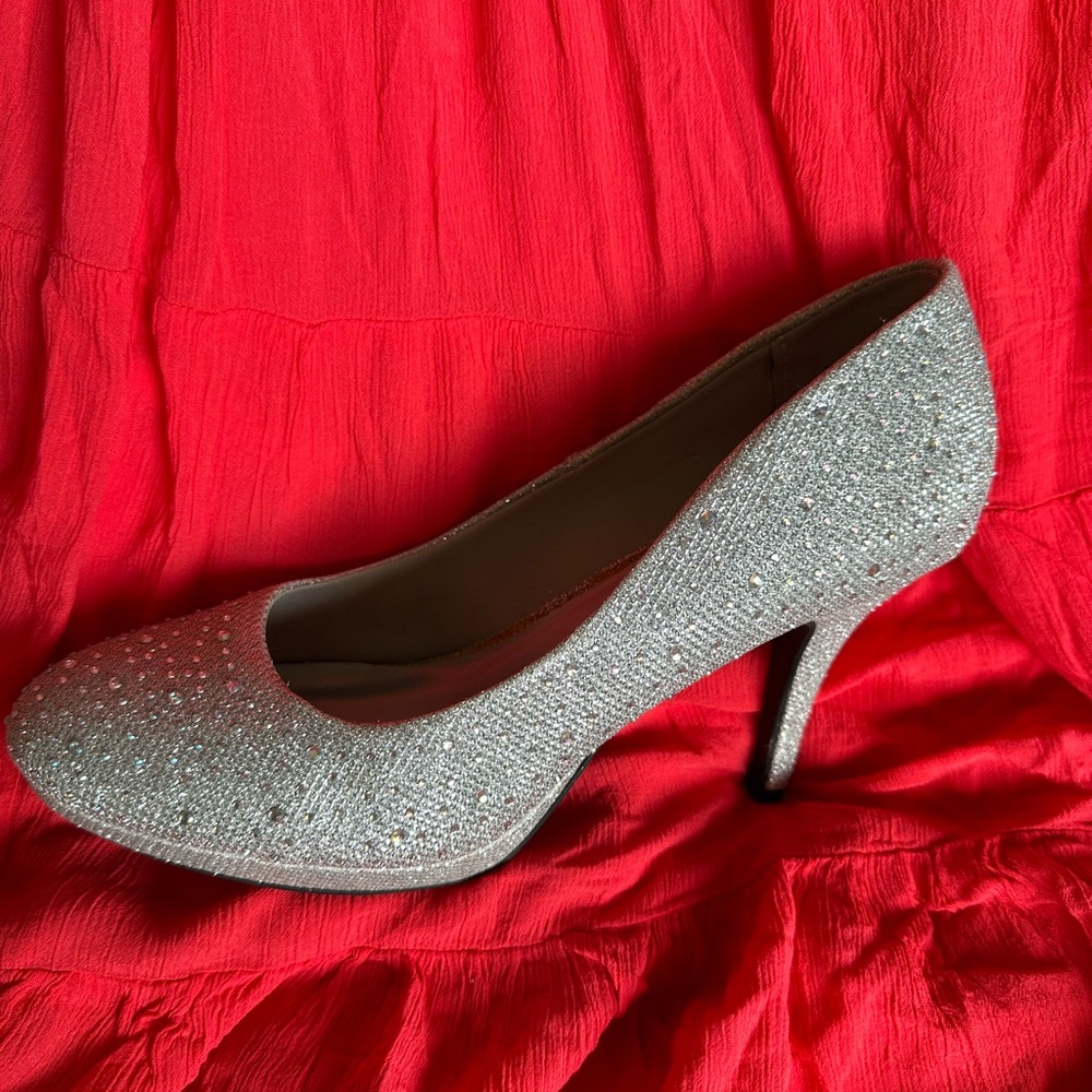 Silver Slipper Rhinestone Platform Heels Size 10M NWOT – Sparkle Pumps